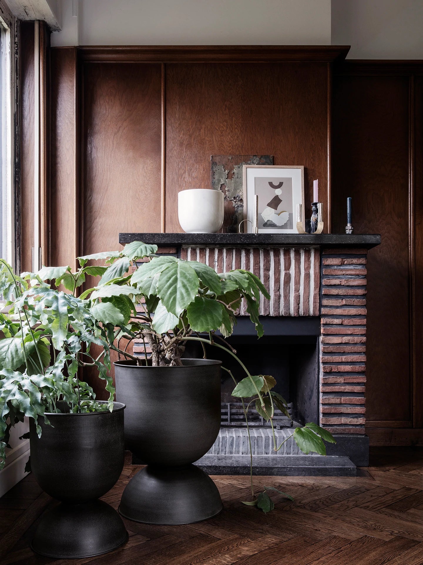 Hourglass Pot - Large - Black/Dark Grey