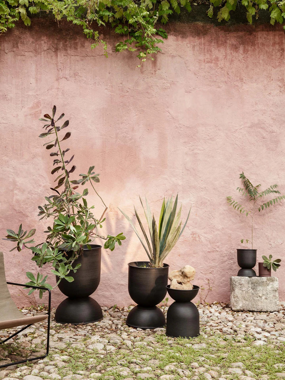 Hourglass Pot - Large - Black/Dark Grey