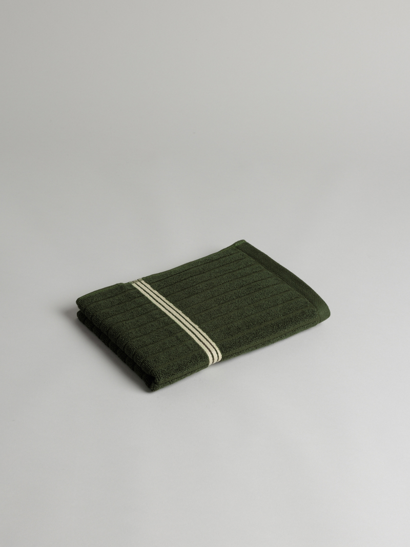 EMERALD ORGANIC COTTON HAND TOWEL in MOSS
